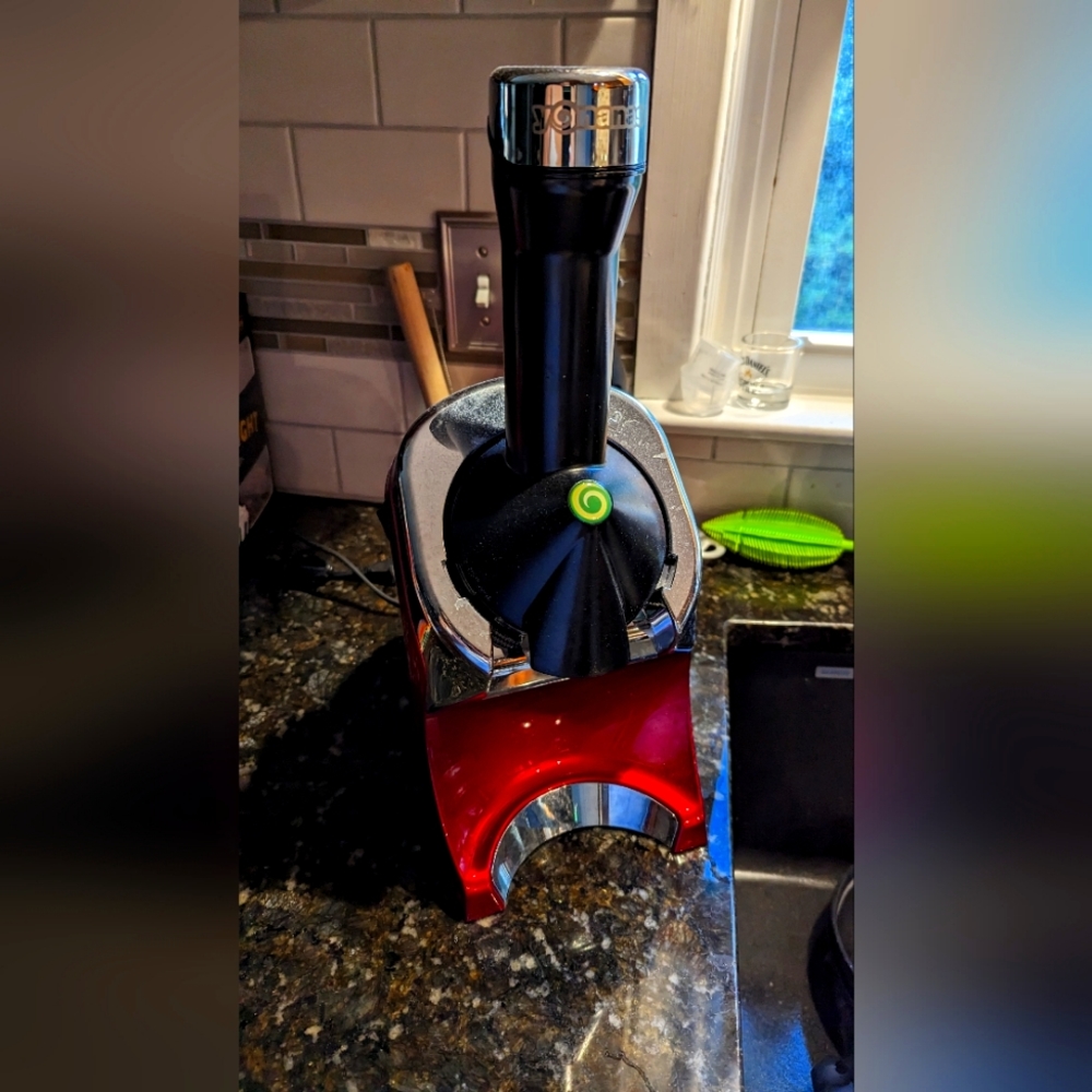 Dole. Yonabas yogurt machine...as seen on Never used!!